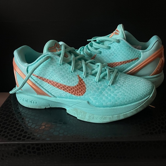 Nike Women's Aqua and Copper Athletic Shoes